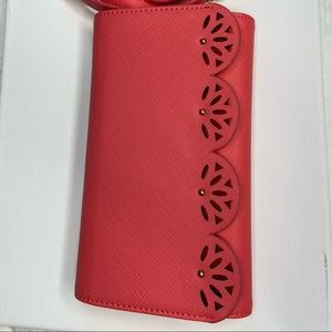 Clutch with attachable strap